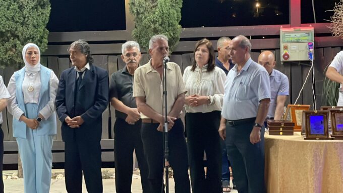كريم نخبة من المبدعين العرب تحت شعار " مهرجان المبدعين العرب " .